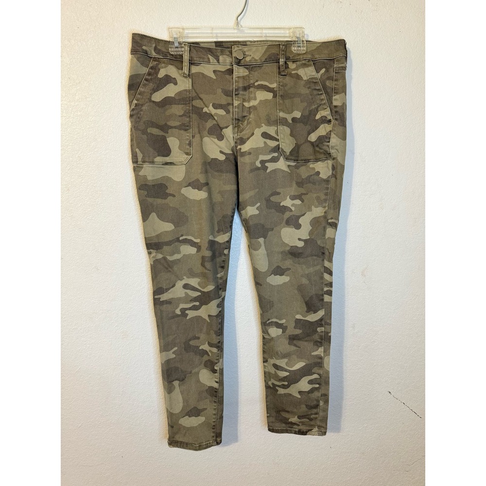 Seven7 Women's Ankle Cropped Camo Pants - Olive Green
